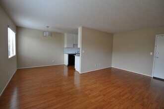 14033 Bessemer St in Los Angeles, CA - Building Photo - Building Photo