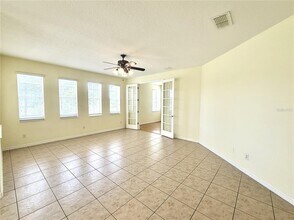 8737 Leeland Archer Blvd in Orlando, FL - Foto de edificio - Building Photo