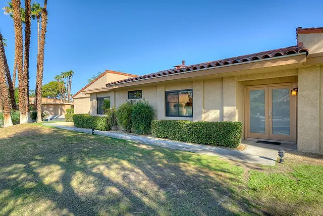 25 Granada Dr in Rancho Mirage, CA - Foto de edificio - Building Photo