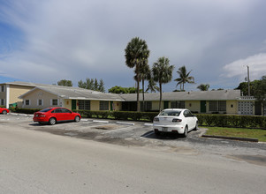 717 NE 13th Ct in Fort Lauderdale, FL - Building Photo - Building Photo