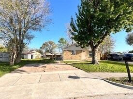 4641 Orange Cir S in Pearland, TX - Building Photo