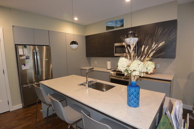 45 Burnett St, Unit 201