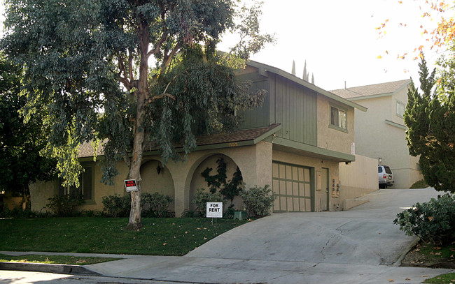 120 W Olive Ave in La Habra, CA - Foto de edificio - Building Photo