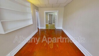 566 Park Ave in Albany, NY - Building Photo