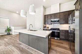 6310 Brighton Oaks Ln in Houston, TX - Building Photo - Building Photo