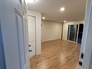 340 Hill Ct, Unit A in Bremerton, WA - Building Photo - Building Photo