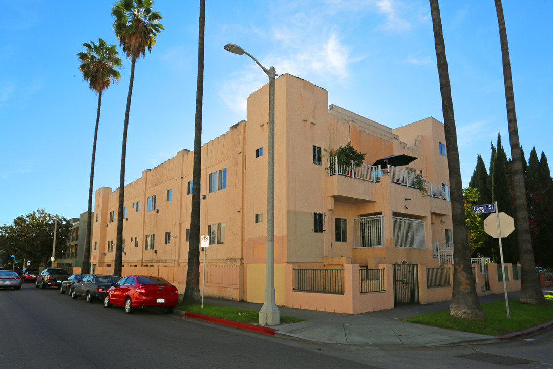 6100 Afton Pl in Los Angeles, CA - Building Photo