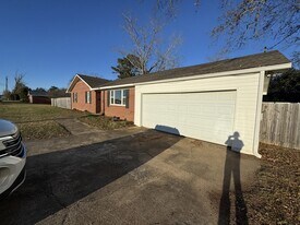 2777 S Brannon Stand Rd in Dothan, AL - Building Photo