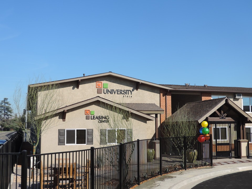University Place in Fresno, CA - Building Photo