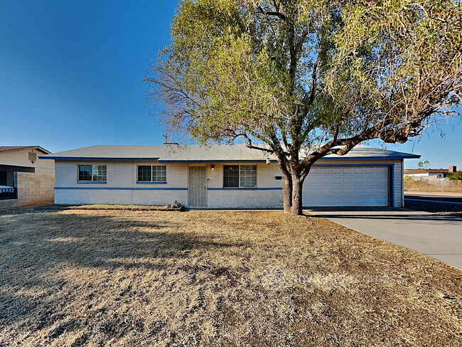 3702 W Vista Ave in Phoenix, AZ - Foto de edificio - Building Photo