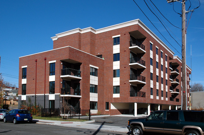 The Gate in Rutherford, NJ - Foto de edificio - Building Photo