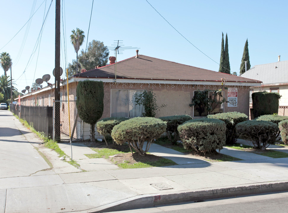 4710 Live Oak St in Bell, CA - Building Photo