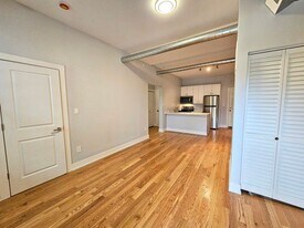 1415 W Erie St in Chicago, IL - Building Photo