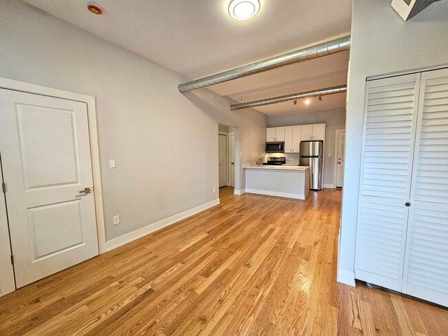 property at 1415 W Erie St