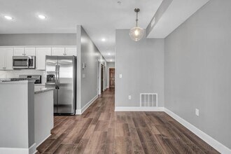 297 West Utica Apartments 2B/2B Luxury Apts w/ Secure/Covered Garage Option In the Heart of the E... in Buffalo, NY - Foto de edificio - Interior Photo