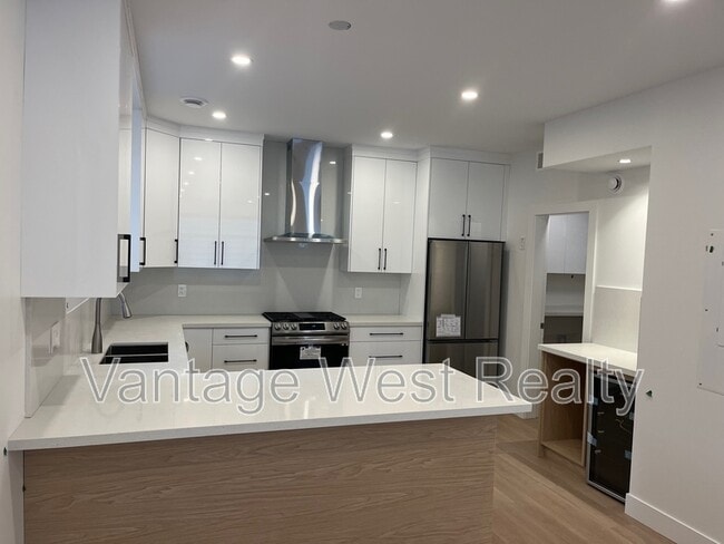 2274-2274 Woodlawn St in Kelowna, BC - Building Photo - Building Photo