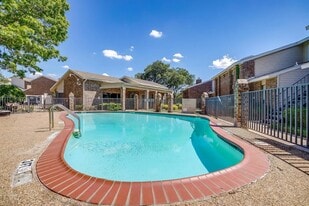 1000 River Bend Dr in Lancaster, TX - Building Photo