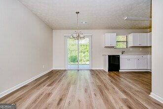 4276 Old Lake Dr in Decatur, GA - Building Photo - Building Photo