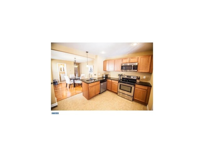703 E Hector St in Conshohocken, PA - Foto de edificio - Building Photo