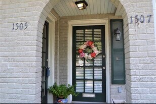 1507 McDuffie St in Houston, TX - Building Photo