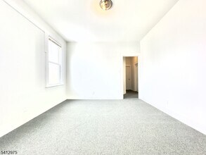 476 Grove St in Irvington, NJ - Building Photo - Building Photo