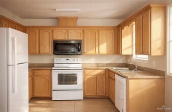 7 West Dr in Edinburg, TX - Building Photo - Building Photo