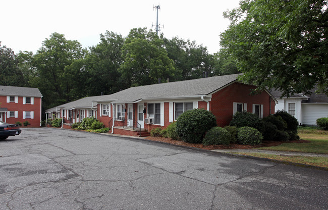 302 S Broad St in Gastonia, NC - Building Photo - Building Photo