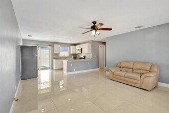212 Palmetto Dr in West Palm Beach, FL - Building Photo - Building Photo