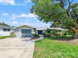 1031 Honeysuckle Rd in Largo, FL - Building Photo