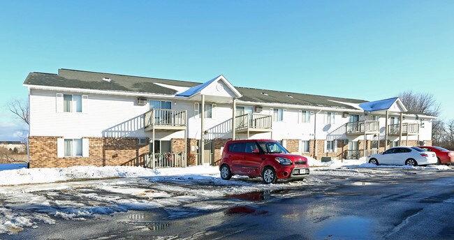 Park Water Apartments in Franklin, WI - Building Photo - Building Photo