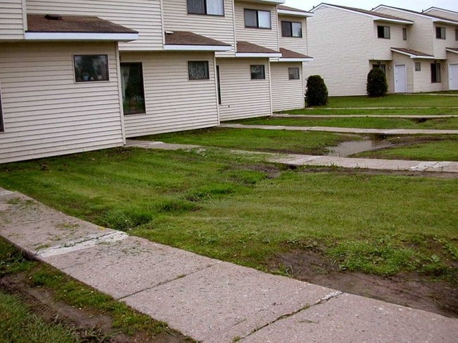 Albert Carriere Apartments in Rouses Point, NY - Foto de edificio - Building Photo