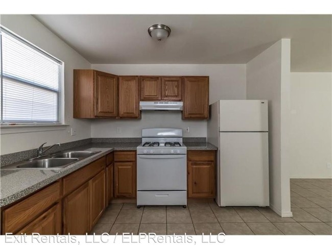 300 New Haven Dr in El Paso, TX - Foto de edificio - Building Photo
