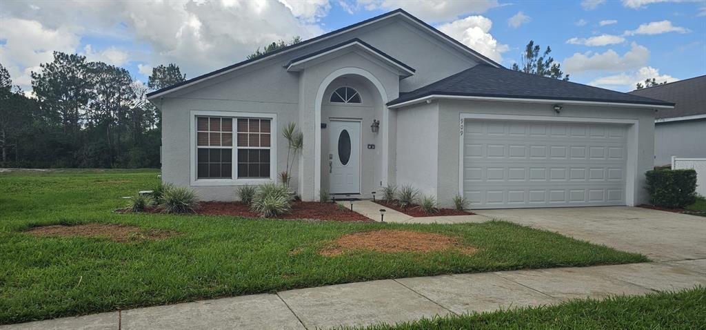 909 Clear Creek Cir in Clermont, FL - Building Photo