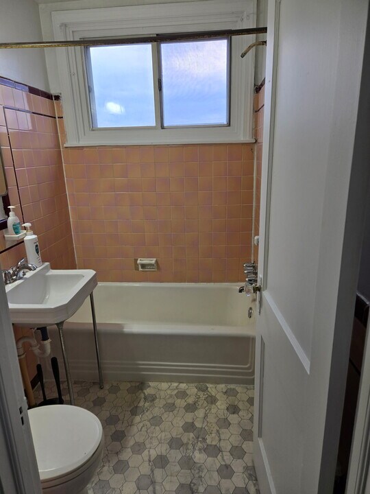 4042 Bleigh Ave in Philadelphia, PA - Building Photo