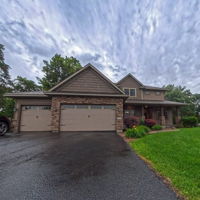 property at 11956 Castle Rock Ct N