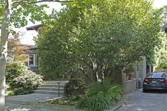 2211 G St in Sacramento, CA - Foto de edificio - Building Photo