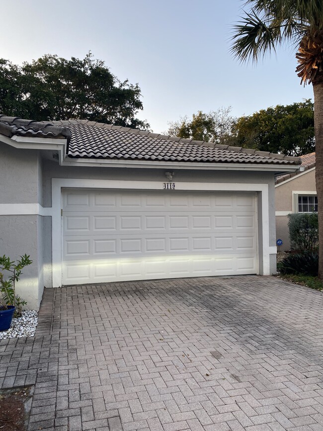 4119 Sapphire Terrace in Weston, FL - Building Photo - Building Photo