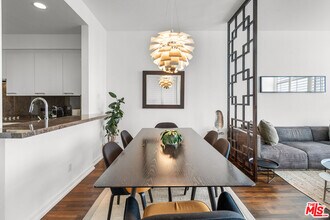 900 W Olympic Blvd in Los Angeles, CA - Building Photo - Building Photo