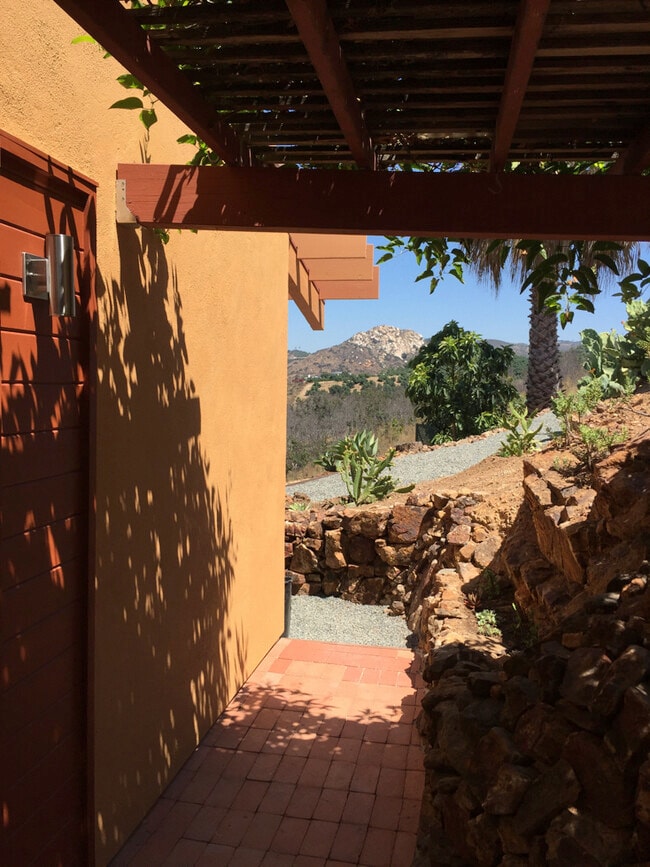 3900 Paso Oro Verde, Unit Casita in Fallbrook, CA - Building Photo - Building Photo