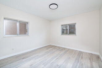 Forest Creek Apartments in St. Louis, MO - Foto de edificio - Building Photo