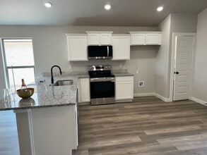 6410 Athens St in Timbercreek Canyon, TX - Building Photo - Building Photo