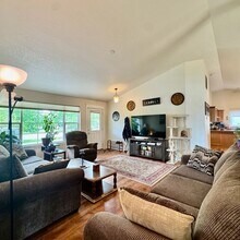 6554 Majestic Ave in Rathdrum, ID - Building Photo - Building Photo