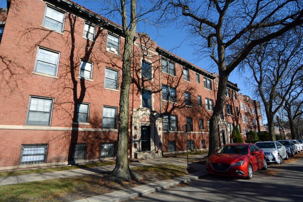 1036 Dempster St in Chicago, IL - Building Photo