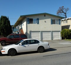 731 N Amphlett Blvd in San Mateo, CA - Foto de edificio - Building Photo