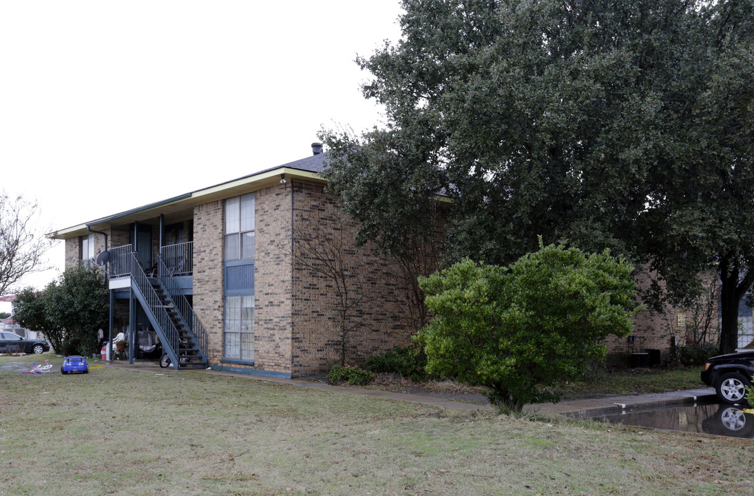 Town North Villa Apartments in Terrell, TX - Building Photo