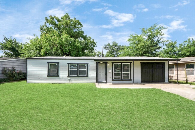 5738 Kenilwood Dr in Houston, TX - Building Photo - Building Photo