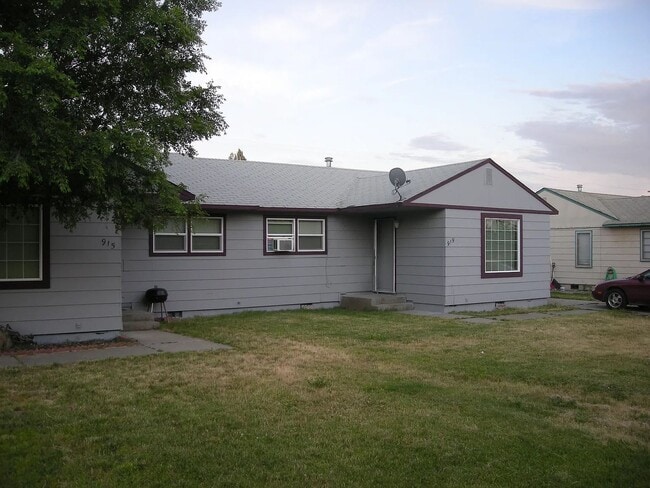 property at 915-919 S Beeman St