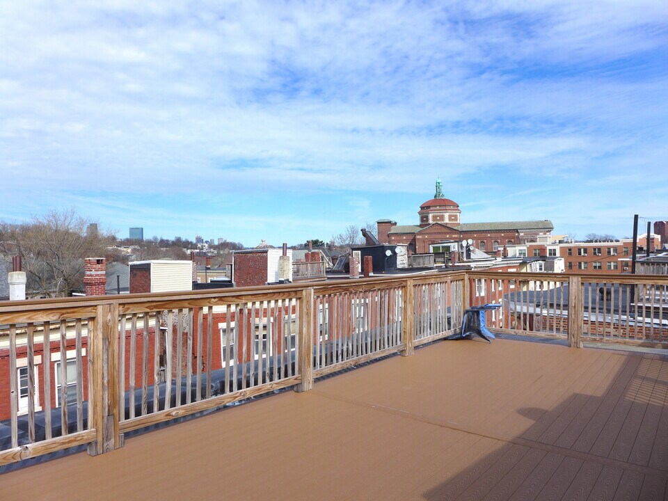 122 Day St in Boston, MA - Building Photo