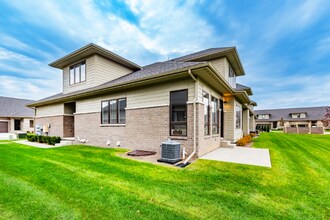 7488 Gramercy Cir in West Bloomfield Township, MI - Building Photo - Building Photo