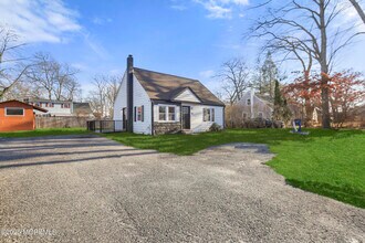 22 Oak Ridge Pkwy in Toms River, NJ - Building Photo - Building Photo